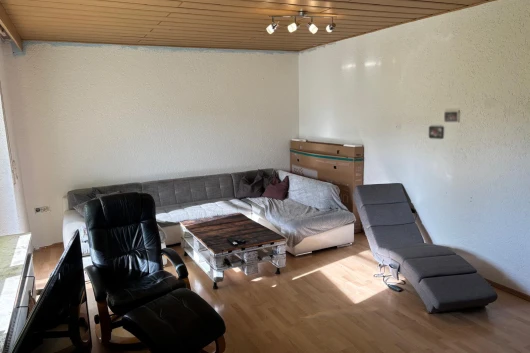 Großzügiges Einfamilienhaus mit Einliegerwohnung und 3 Garagen in Burglengenfeld